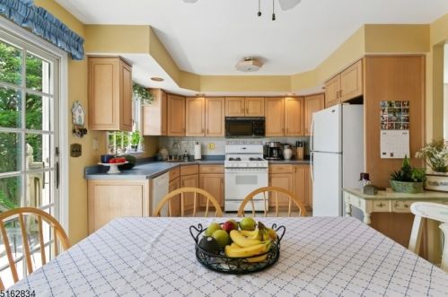 12 Laurel St, Paterson NJ 07506-1170 exterior