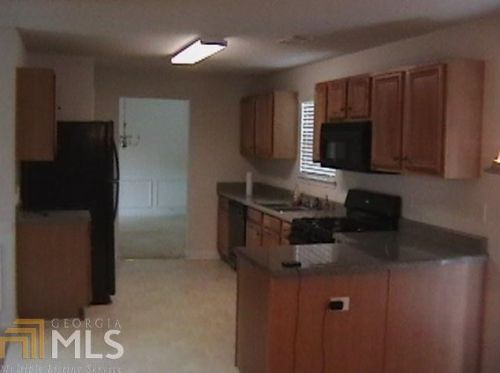 7130 Cavender Dr, Atlanta GA  30331-9422 exterior