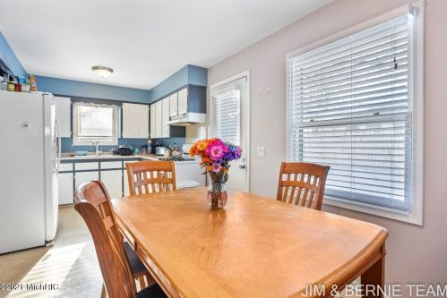 3100 Stratford Dr, Wyoming MI exterior