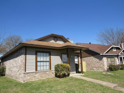 2636 Clayton Oaks Dr, Dallas TX  75227-7611 exterior