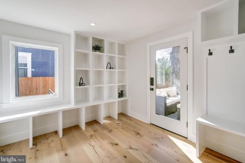 4624 Asbury Pl, Washington DC  20016-4325 exterior