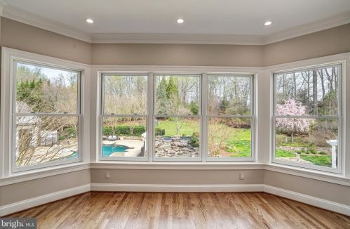 8503 Country Club Dr, Bethesda MD 20817-4579 exterior