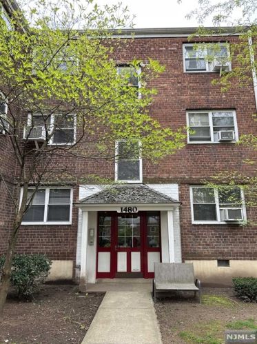 1480 Terrace Cir, Teaneck, NJ 07666-5232