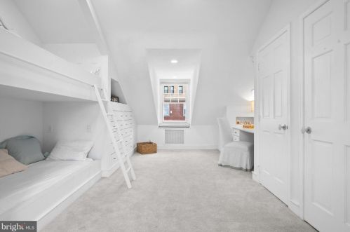 310 16th St, Philadelphia PA  19102-4907 exterior