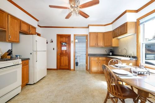 50 Beverly St, Chicopee MA 01013-1126 exterior