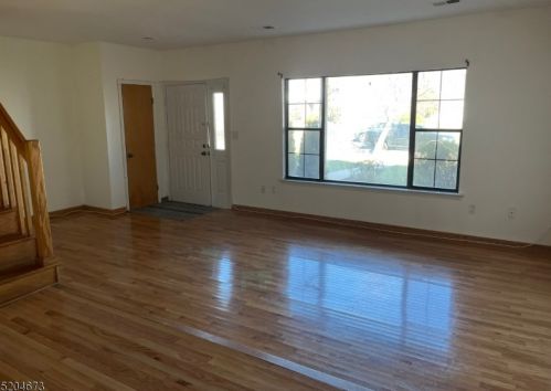 60 Aspen Dr, New Brunswick NJ  08902-1052 exterior