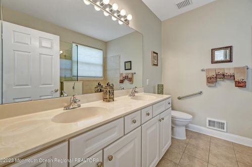 17 Spencer Dr, Jackson Twp NJ  08527-4389 exterior