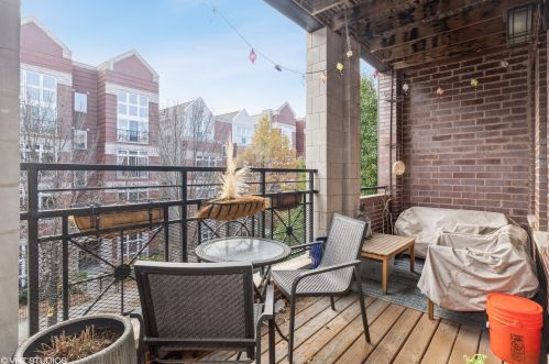 2114 Rice St, Chicago IL 60622-4833 exterior