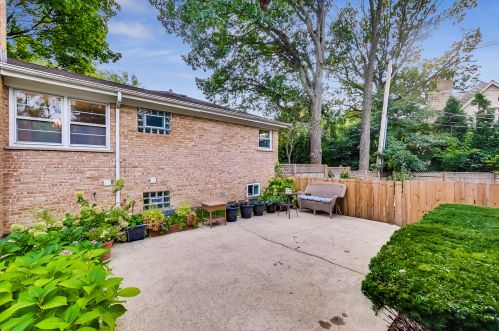 6878 Lehigh Ave, Chicago IL  60646-1406 exterior