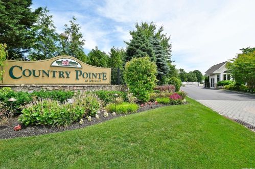 192 Cranberry Ct, Huntington Station, NY 11747-8702