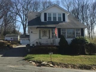 74 Ballentine Dr, Paterson NJ  07508-2404 exterior