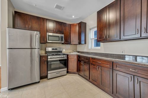 5937 Artesian Ave, Chicago IL 60645-5301 exterior