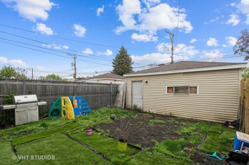 901 Central Park Ave, Chicago IL 60805-1463 exterior