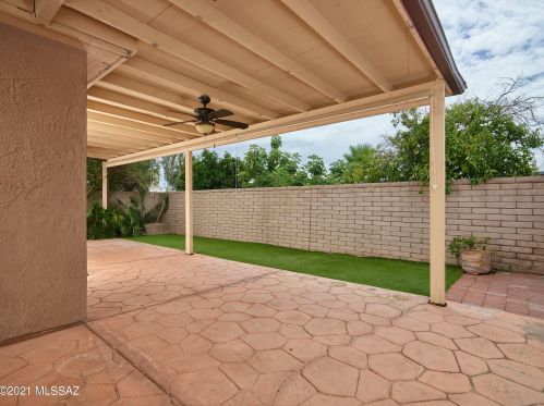 5677 Camino De La Noche, Tucson AZ  85718-4420 exterior