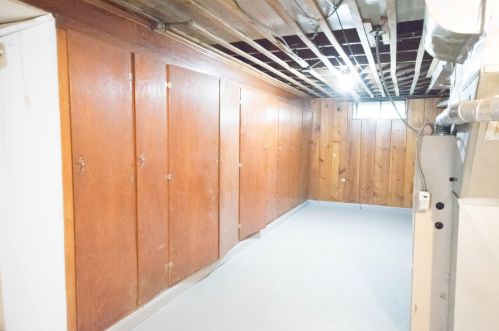 821 Kalamazoo St, Paw Paw MI 49079-1106 exterior