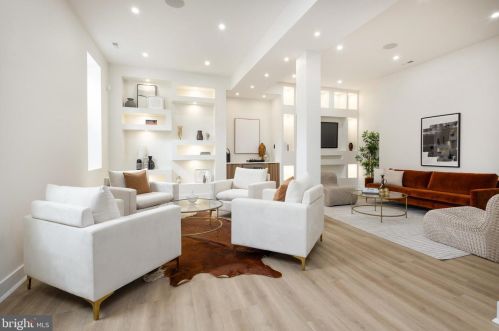 6627 Lincoln Dr, Philadelphia PA exterior