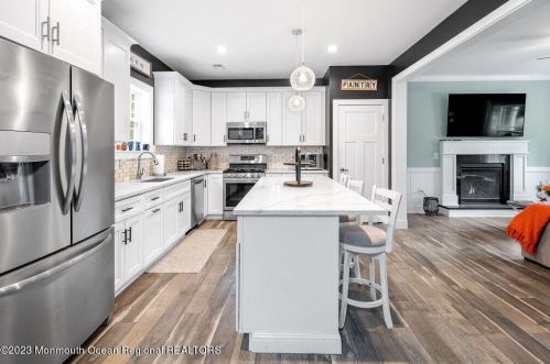 908 Calvin St, Lacey NJ 08731-1056 exterior