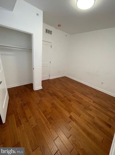 924 15 St, Philadelphia PA 19146-2141 exterior