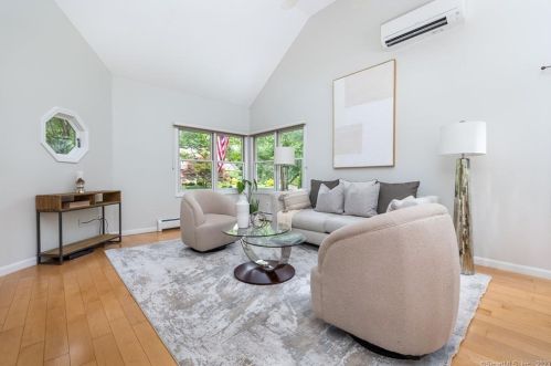 15 Indian Hl Rd, Farmington CT 06032-2816 exterior