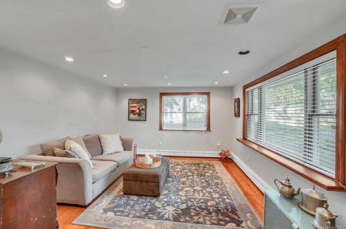 97 Franklin Ave, Valhalla, NY 10595-1905