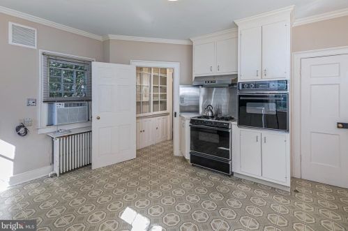 28 Edgehill St, Princeton NJ 08540-6802 exterior