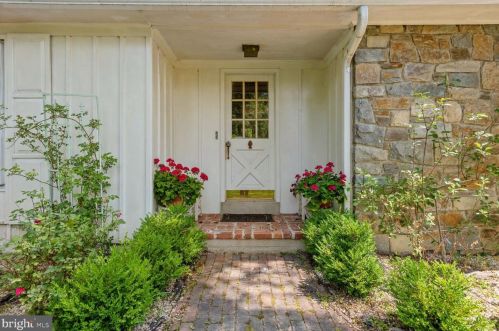 8430 Brk Rd, Mc Lean VA 22102-1703 exterior