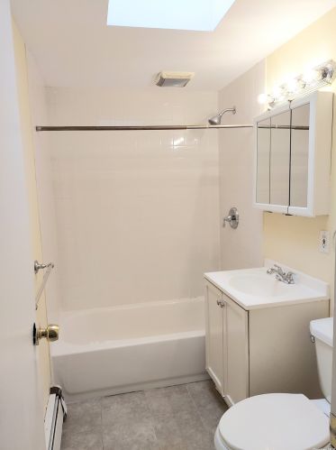 354 Amsterdam Ave, Babylon NY 11704-4922 exterior