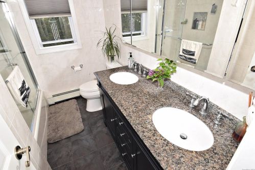 614 Bermuda Rd, Babylon NY 11704-7426 exterior