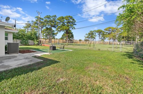 915 27 Ave, Boynton Beach FL 33435-7938 exterior