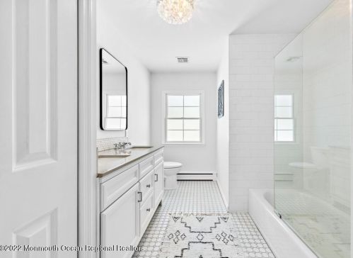 284 Pelican Rd, Middletown NJ 07748-3040 exterior