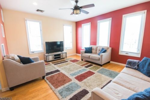 88 Blackwell St, Dover, NJ 07801-4078