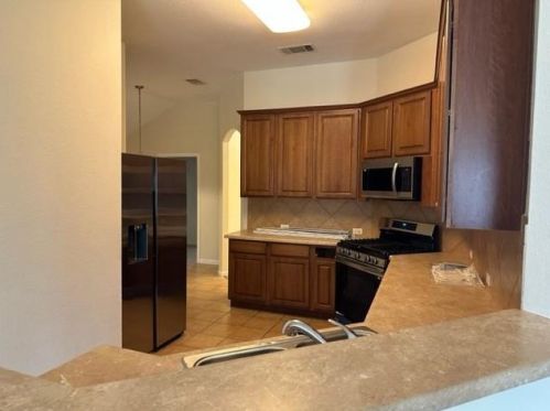 11217 Barn Owl Dr, Austin TX  78754-5975 exterior