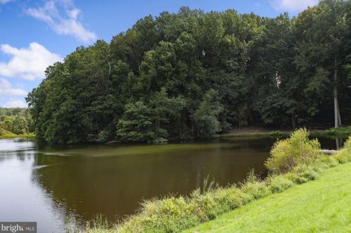 11013 Cripplegate Rd, Rockville MD 20854-1630 exterior