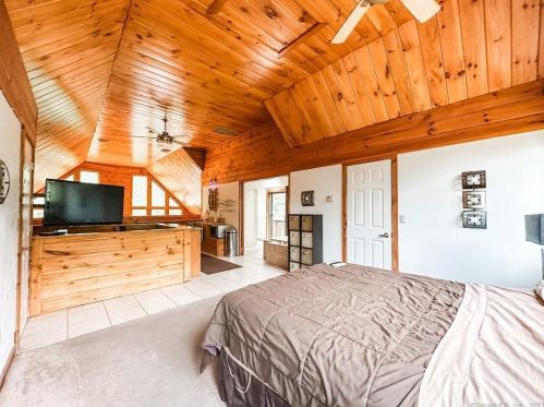 334 Ledge Rd, Killingly CT 06241-1910 exterior