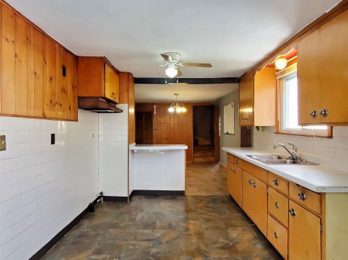 6746 54th St, Milwaukee, WI 53223-5945