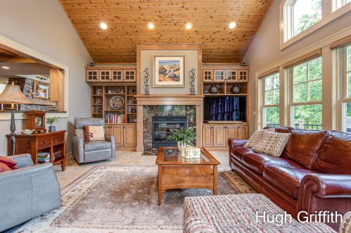 2041 Tall Pne Dr, Grand Rapids MI exterior