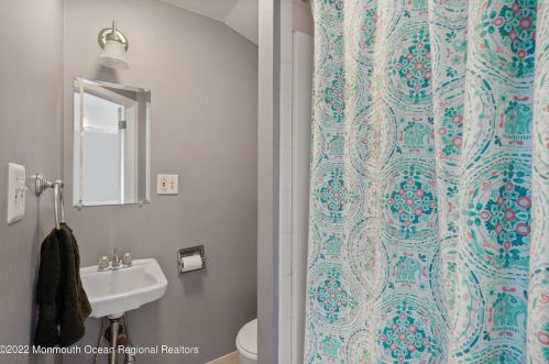 1231 Fleming Ave, Point Pleasant Beach NJ 08742-4040 exterior