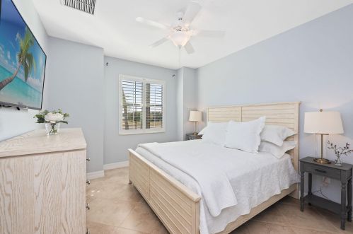 2862 Aviamar Cir, Naples FL 34114-9564 exterior