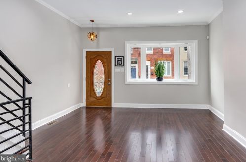 2407 Carpenter St, Philadelphia PA 19146-2342 exterior