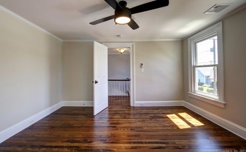 386 Gulf St, Milford CT 06460-7202 exterior