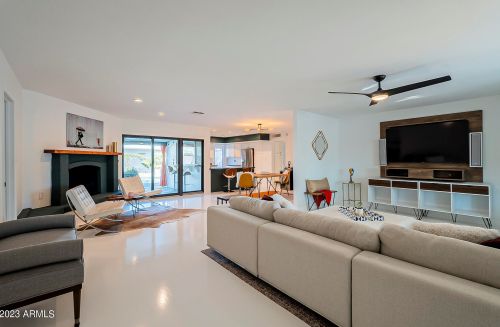 10610 35th St, Phoenix AZ  85028-3312 exterior