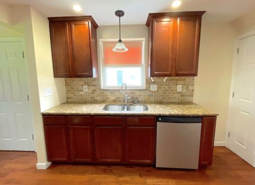 9 Hampden St, West Springfield, MA 01089-3116