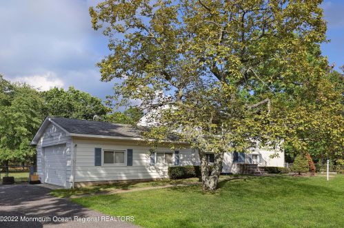 2 Berkshire Ct, Jackson Twp NJ 08527-2409 exterior