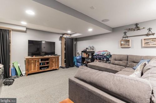 406 Circle Dr, Pottstown PA 19464-3661 exterior