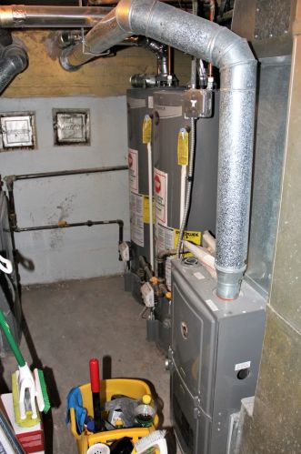 8733 Harper Ave, Chicago IL 60619-4606 exterior