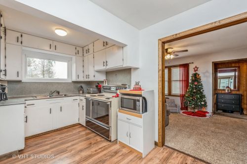 4810 Hilltop Dr, Bull Valley IL 60097-8328 exterior