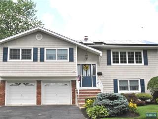 106 Berkley Pl, Dumont, NJ 07628-1406