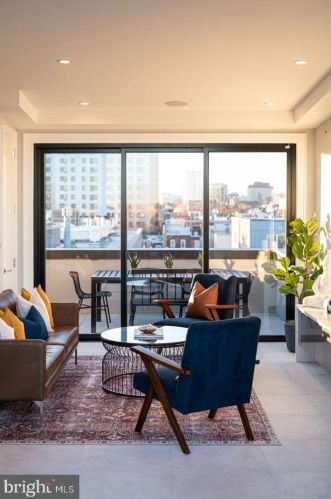 722 Broad St, Philadelphia PA 19146-3119 exterior