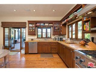 3311 Ledgewood Dr, Los Angeles CA  90068-1619 exterior