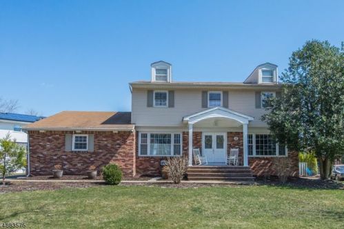 11 Larkspur Dr, Parsippany, NJ 07054-2262